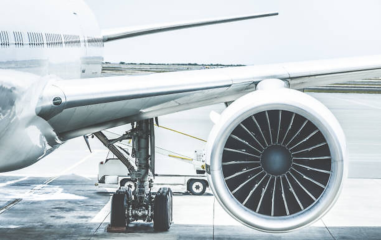 Aircraft engine on the wing